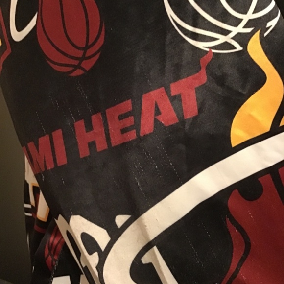 🔥SALE!Miami Heat, see pictures, jacket is in good cond., with some scratches,😎 - Picture 7 of 15